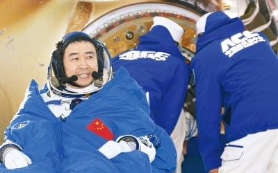 [포토] 中 우주비행사 204일 만에 귀환