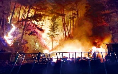 [포토] 인제 야산서 산불…주민 대피령
