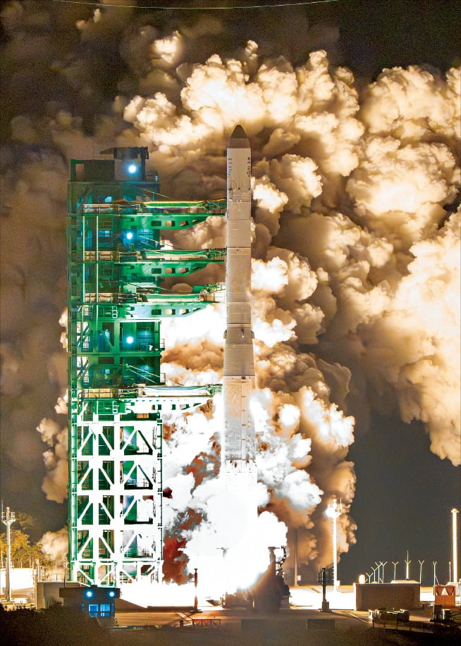 [포토] 누리호 4차 발사 성공…민간 우주시대 열렸다