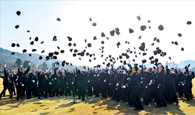 [사진으로 보는 세상] "영공 수호는 우리가"…공군 장교 임관식
