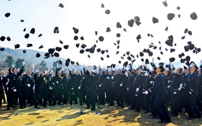 [사진으로 보는 세상] "영공 수호는 우리가"…공군 장교 임관식