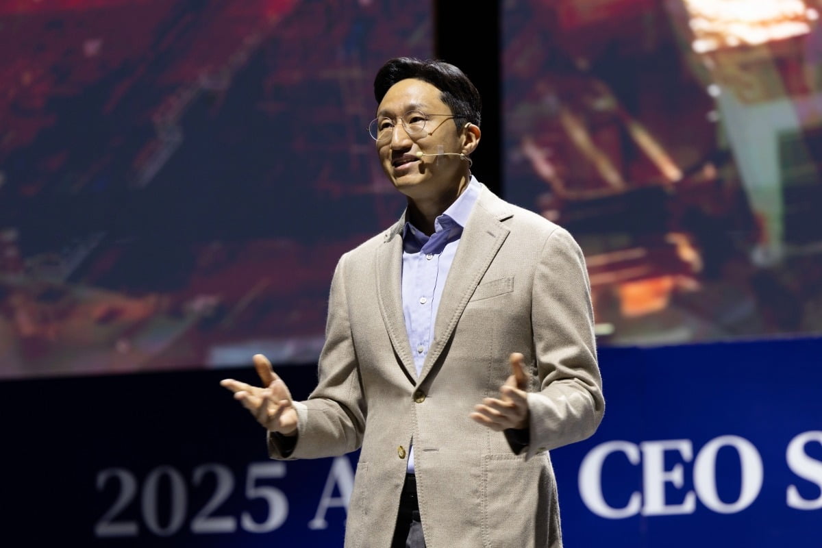 [속보] HD현대 정기선 "5년간 15조 투자…AI·기계로봇 8조·조선해양 7조"