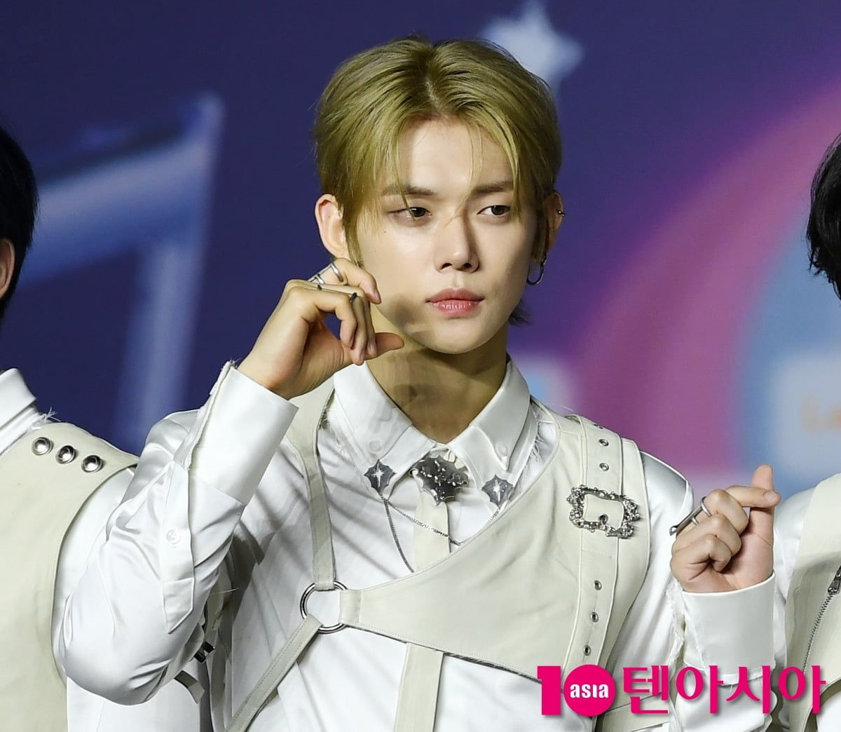 TXTのヨンジュン、初のソロアルバムでBTSのジョングクとジミンを彷彿とさせる魅力を発揮