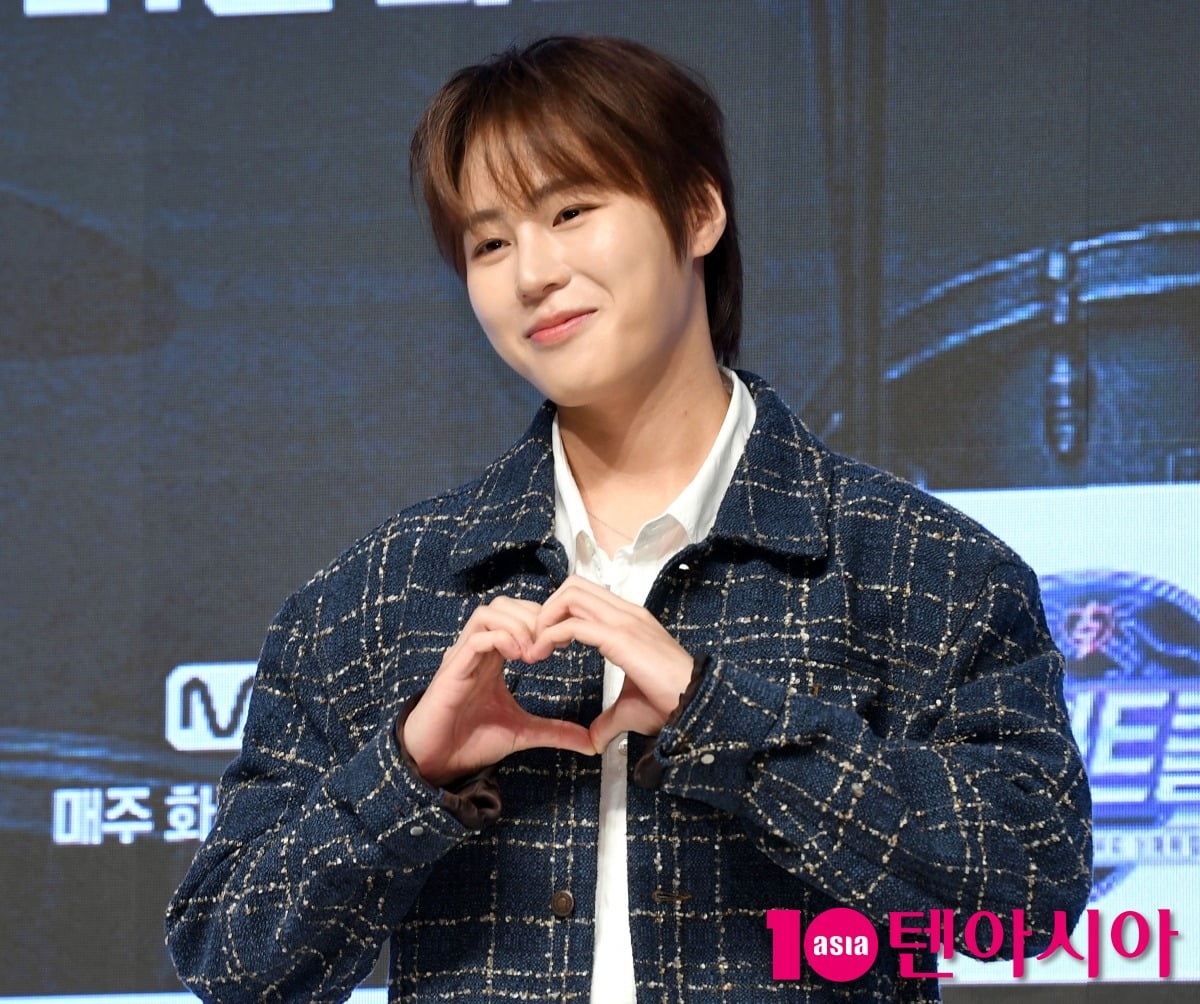 Ha Sung-woon Tops Poll as Most Desired Male Singer for Winter Shopping