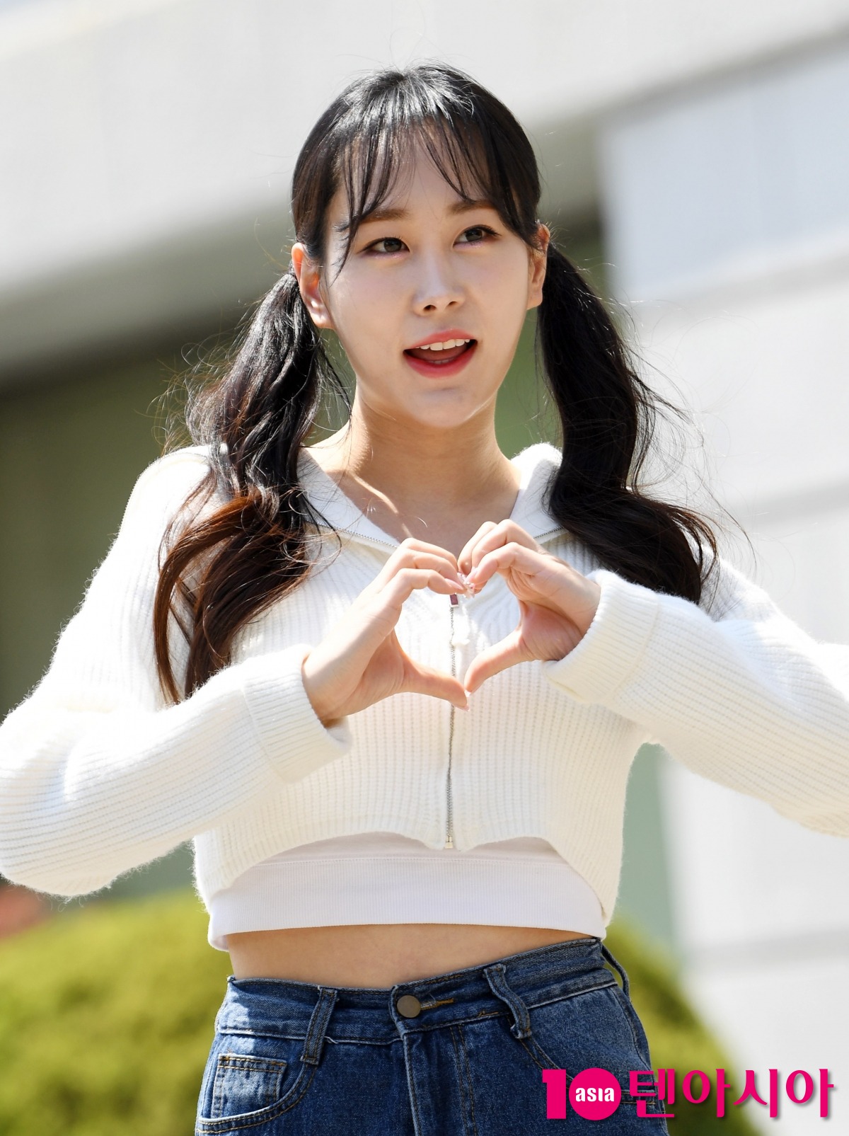 Trot Singer Kim Eui-young Tops Poll for Winter Shopping Companion