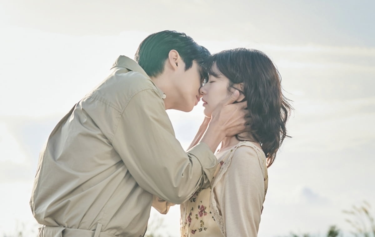 Choi Woo-shik Confesses to Jung So-min in 'Marry Me, Universe'