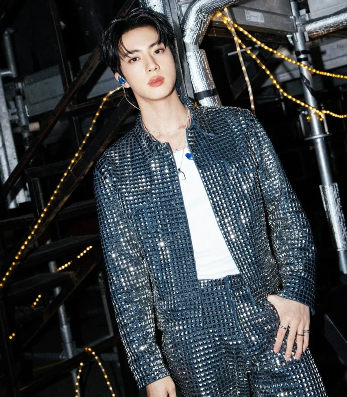 BTS ジン、ソロファンコンサートで輝くビジュアルと豪華な不動産購入
