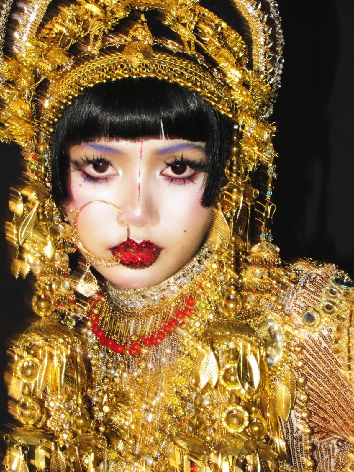 ブラックピンクのリサ、圧倒的なオーラのハロウィン衣装が話題