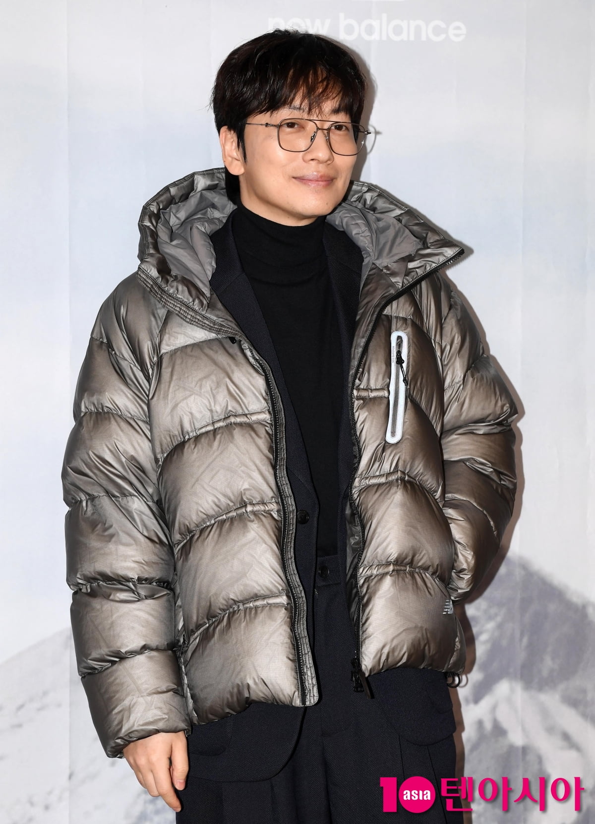 Actor Lee Dong-hwi Shines at New Balance 'Way to Peak' Pop-Up Event in Seoul