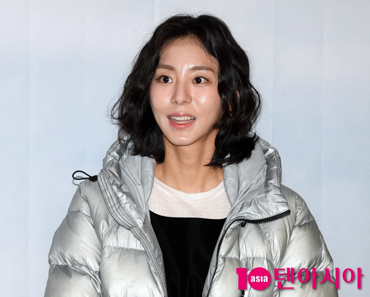 Actress Uee Shines at New Balance 'Way to Peak' Pop-Up Event in Seoul