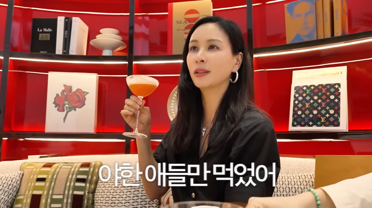 ゴ・ソヨン、超高価ジュエリーで魅力発散!L社カフェ訪問の一日