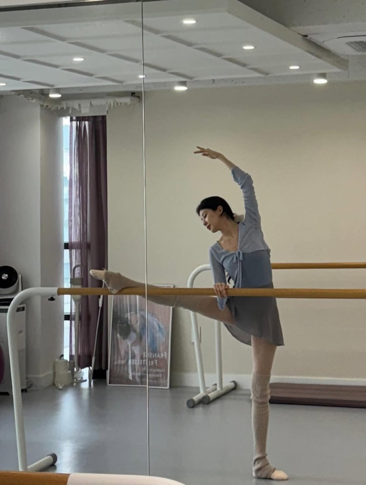 Girls' Generation's Seohyun Dazzles in Ballet Attire, Captivating Fans with Artistic Charm