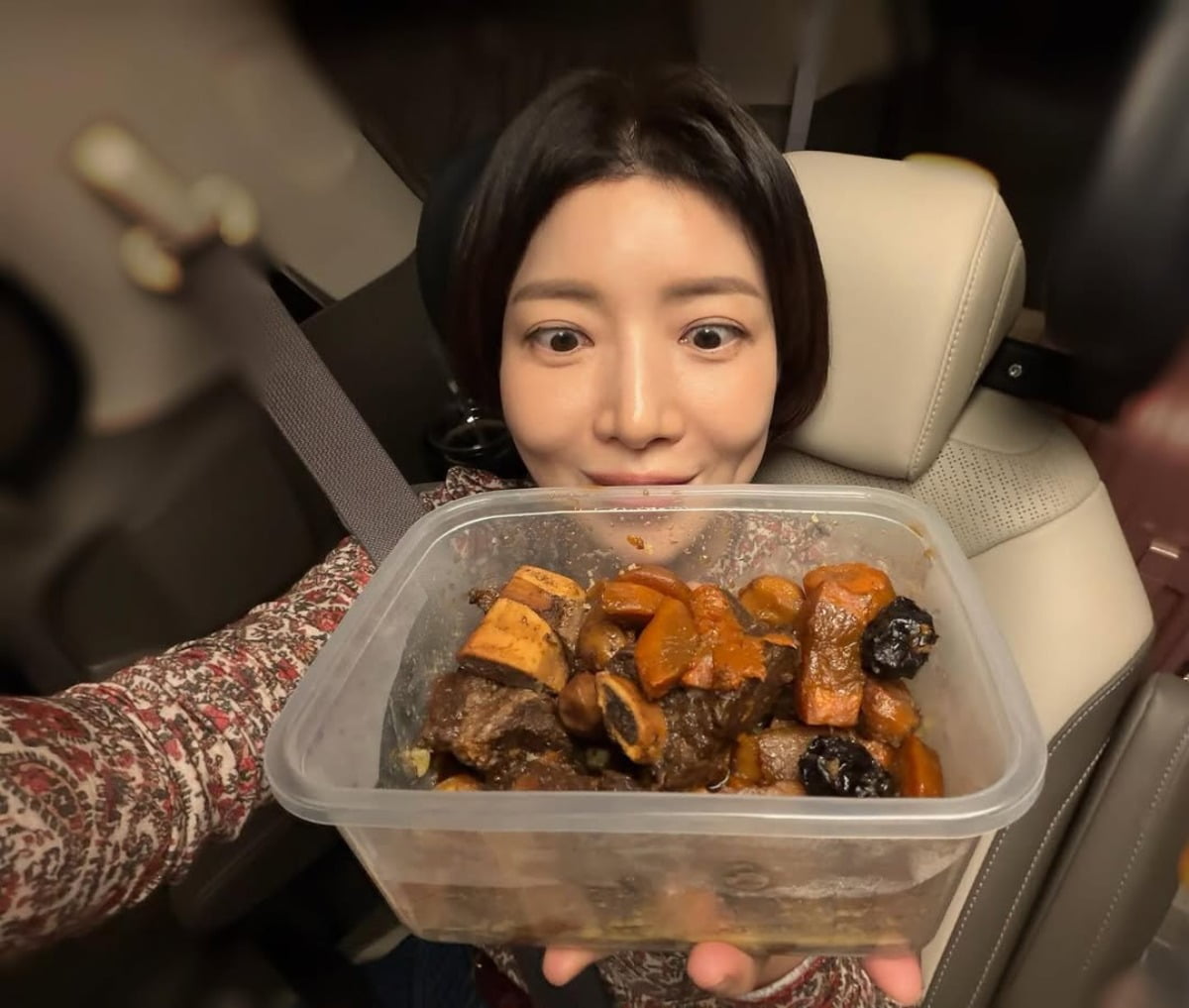 ユン・セア、手作り弁当と笑顔でファンを魅了
