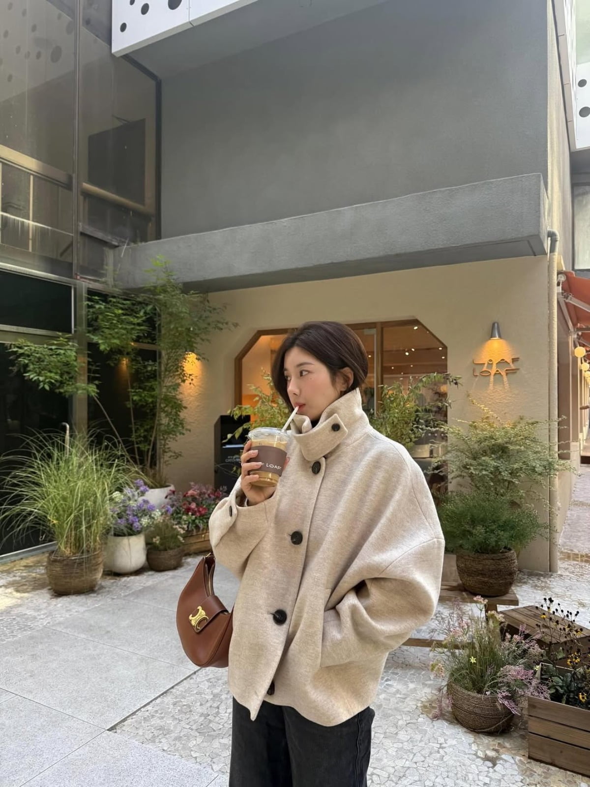 Kwon Eun-bi Shines in Autumn Photos, Captivates Fans with Her Elegance