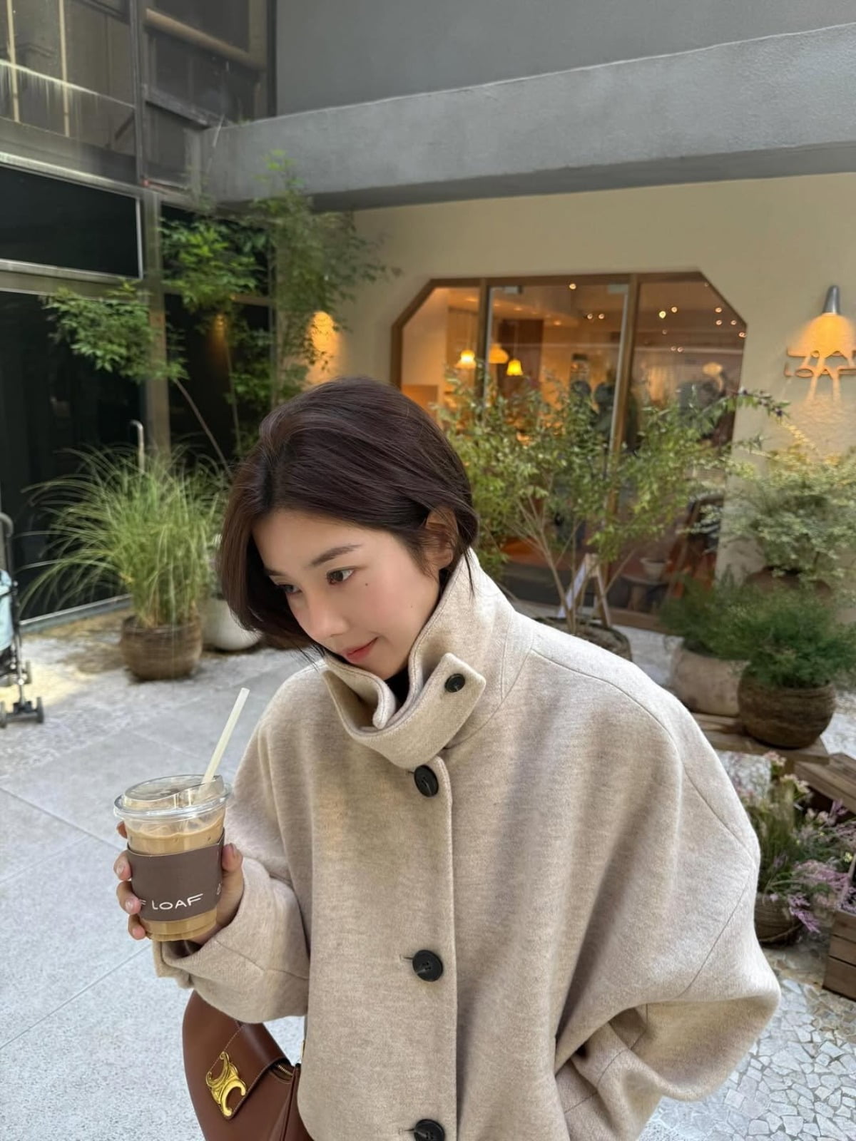 Kwon Eun-bi Shines in Autumn Photos, Captivates Fans with Her Elegance