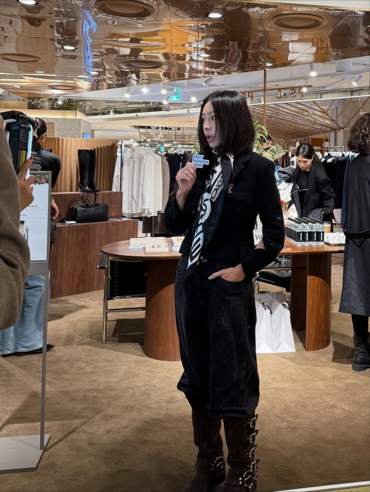 Korean Actress Hwang Shin-hye Stuns with Elegant Style in Latest Instagram Post