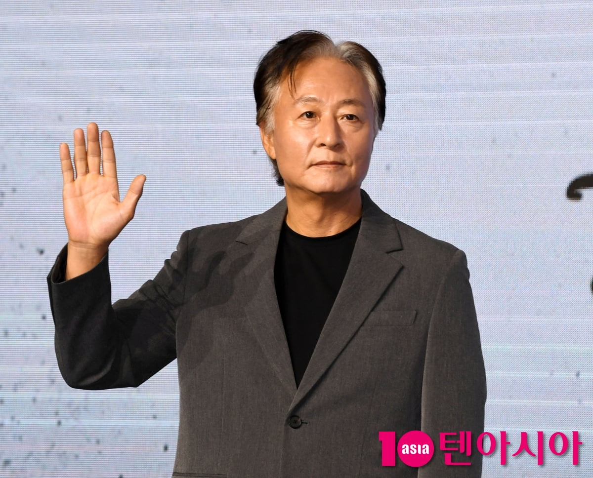 ディズニープラス新作『ジョガクドシ』制作発表会にキム・ジョンスが登場