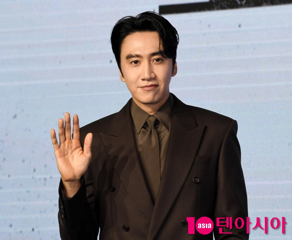 Lee Kwang-soo Attends Press Conference for Disney+ Original Series 'The Manipulated'