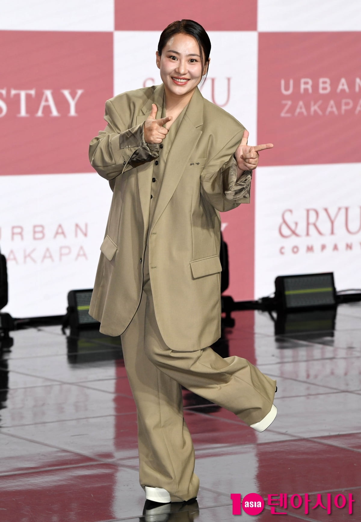 URBAN ZAKAPAのチョ・ヒョナ、新EP『STAY』発表イベントに参加