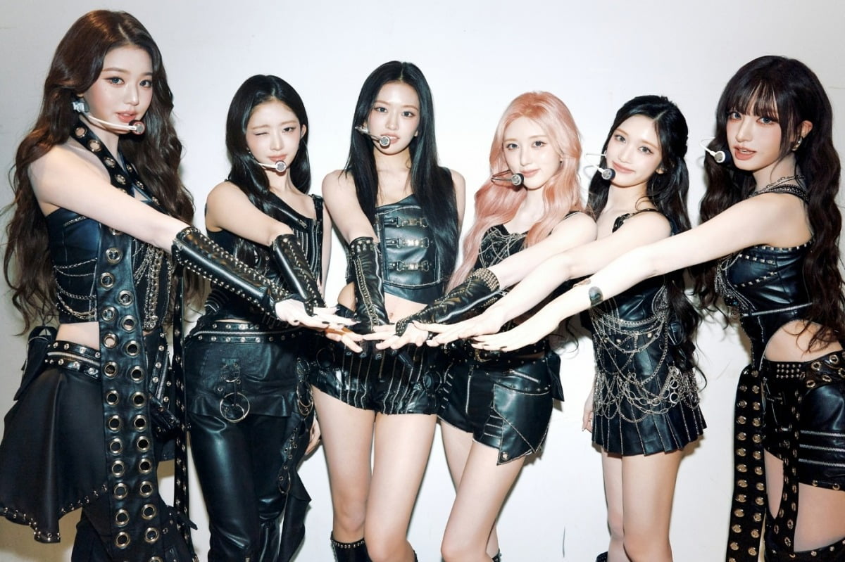 IVE Kicks Off Second World Tour 'SHOW WHAT I AM' with Spectacular Seoul Performance