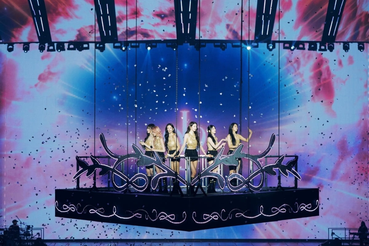 IVE Kicks Off Second World Tour 'SHOW WHAT I AM' with Spectacular Seoul Performance