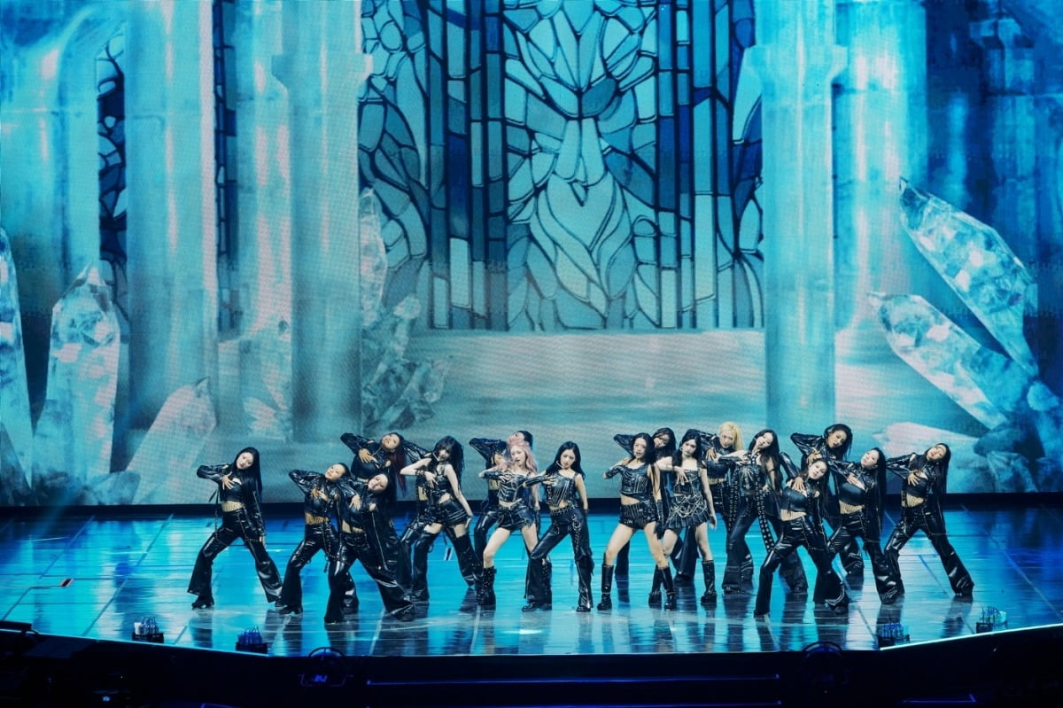 IVE Kicks Off Second World Tour 'SHOW WHAT I AM' with Spectacular Seoul Performance