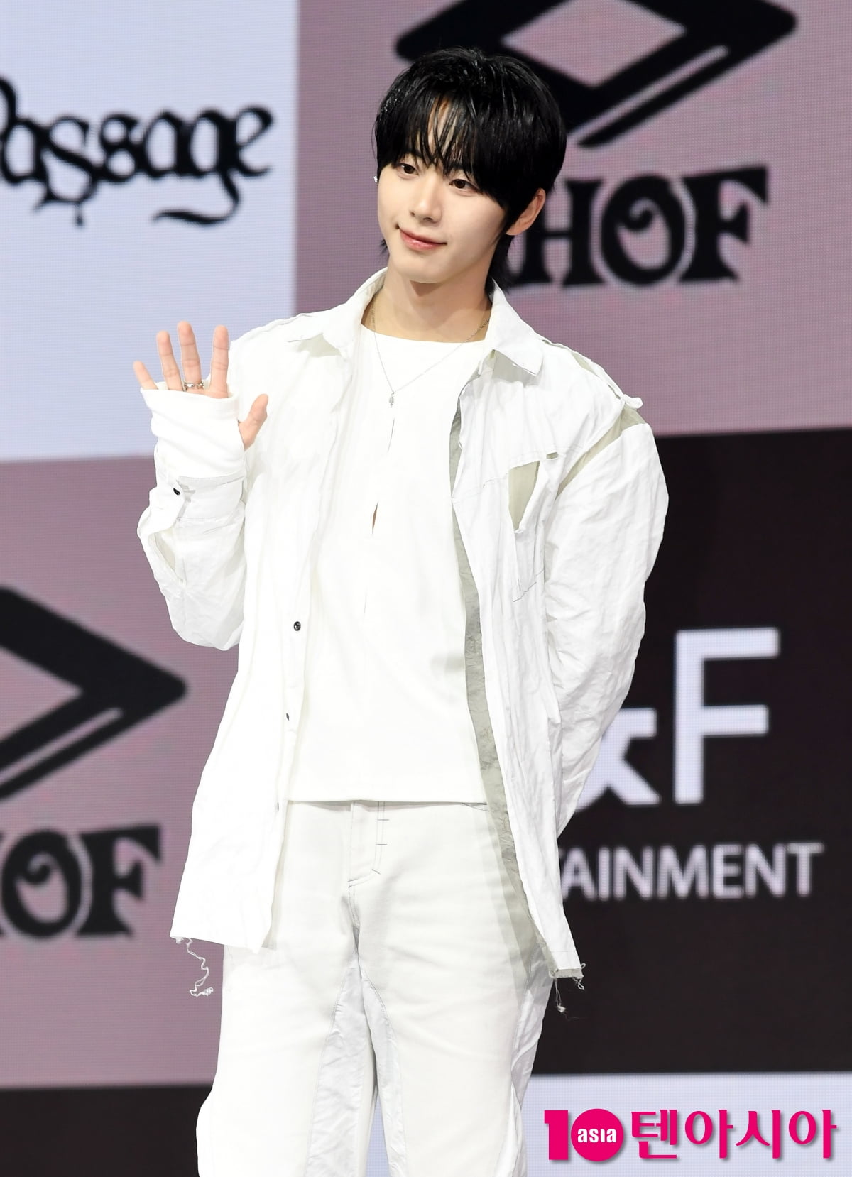 AHOFのソ・ジョンウ、ミニアルバム『The Passage』ショーケースに登場