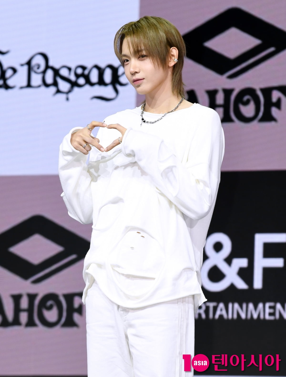 AHOF's Shuaibo Attends 'The Passage' Showcase in Seoul