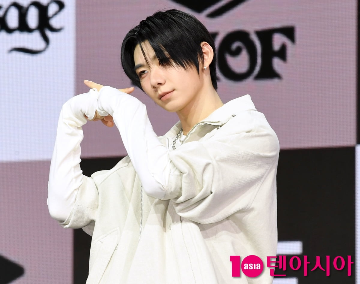 AHOF's Park Han Attends 'The Passage' Showcase in Seoul