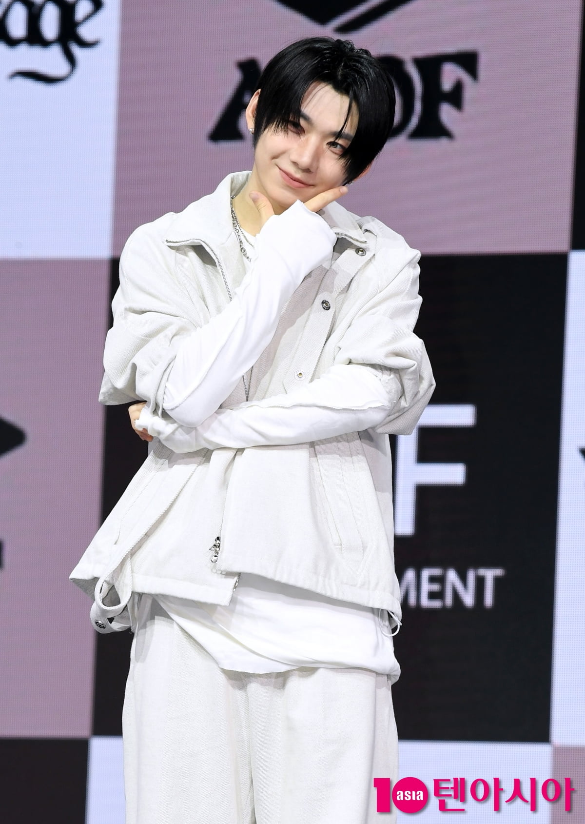 AHOF's Park Han Attends 'The Passage' Showcase in Seoul