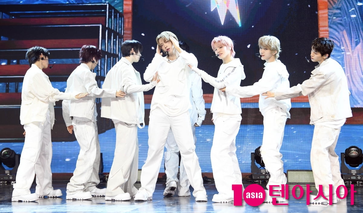 AHOF、ミニ2集『The Passage』ショーケースで圧巻のパフォーマンスを披露