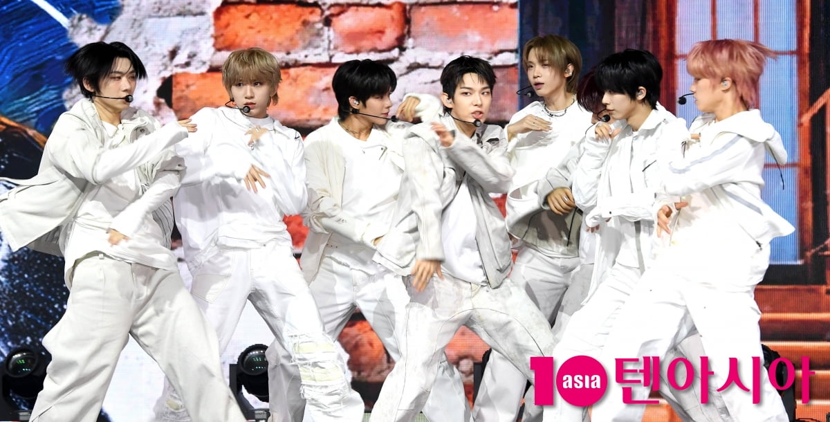 AHOF、ミニ2集『The Passage』ショーケースで圧巻のパフォーマンスを披露