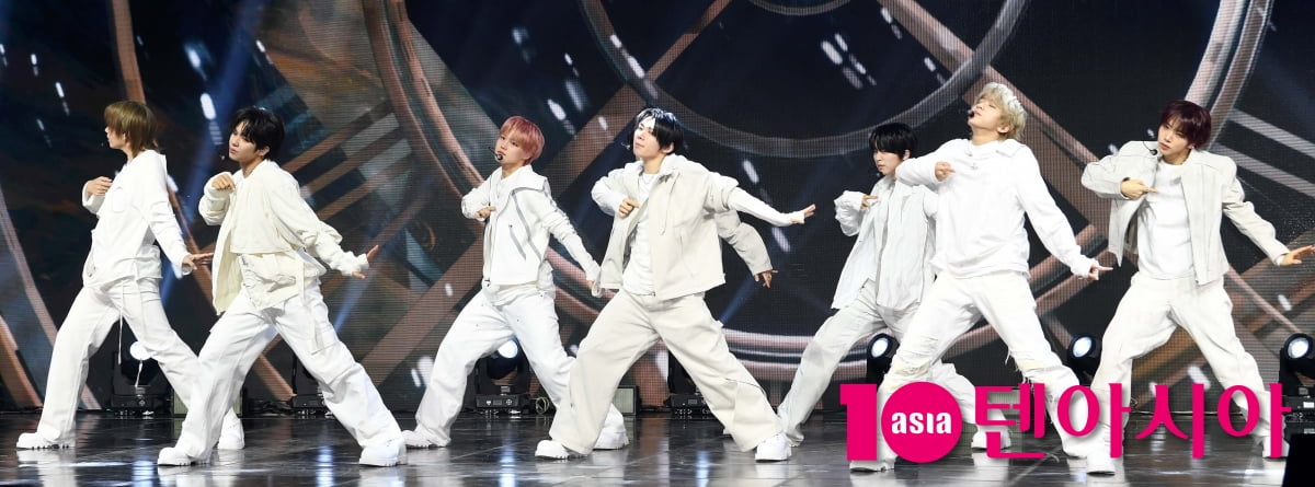 AHOF、ミニ2集『The Passage』ショーケースで圧巻のパフォーマンスを披露