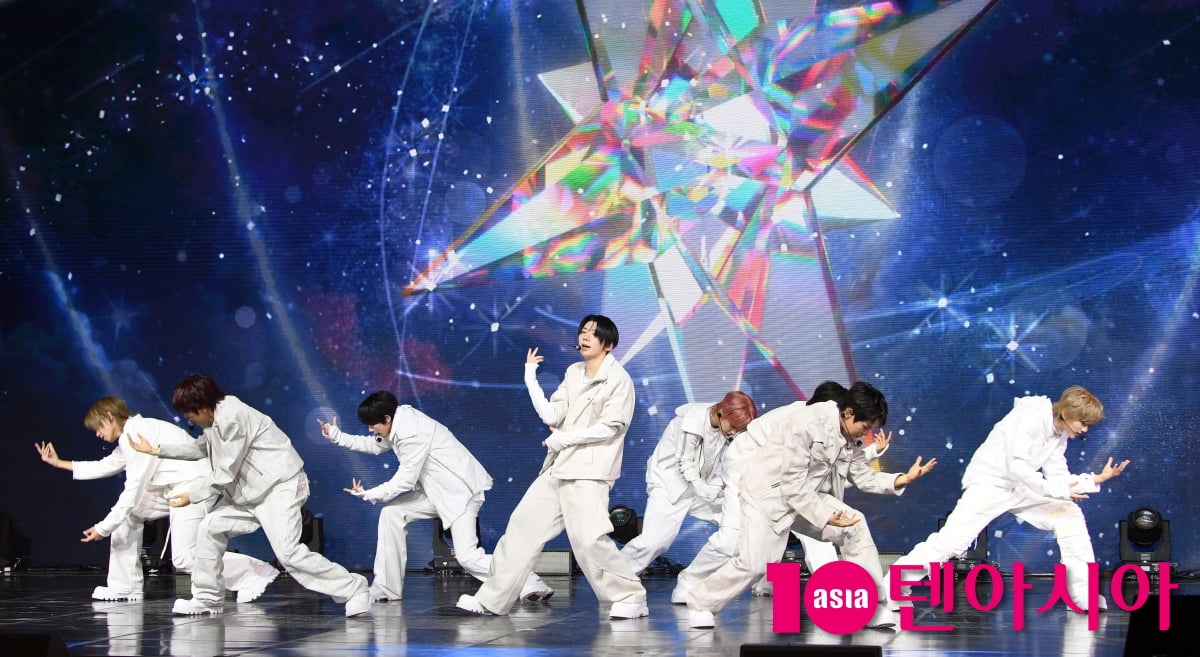 AHOF、ミニ2集『The Passage』ショーケースで圧巻のパフォーマンスを披露