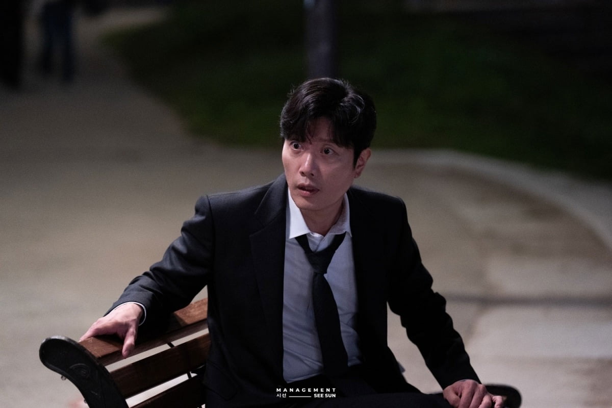 Actor Park Hee-soon Transforms into a Hero for CJ CheilJedang's 'Baeksul 10-Minute Cook' Campaign