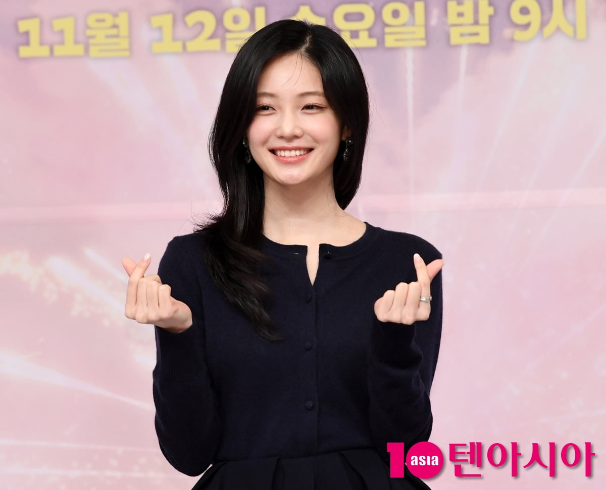 Woo Da-vi Attends Press Conference for New SBS Drama 'Dynamite Kiss'