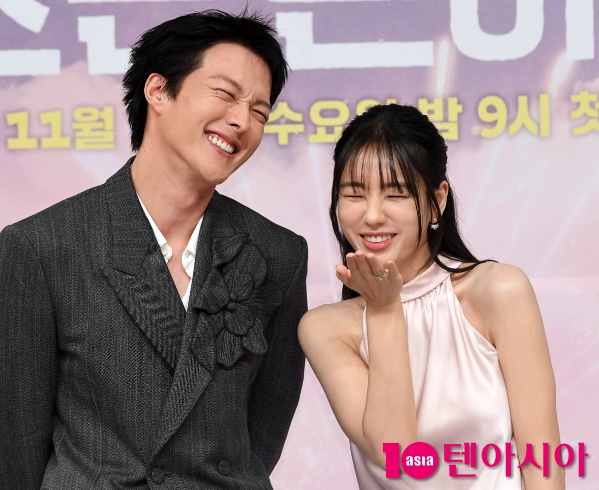 新ドラマ『キスは無駄にして！』制作発表会にチャン・ギヨンとアン・ウンジンが登場