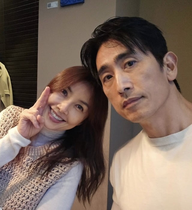 シン・エラ、養子の娘たちとのアメリカ留学時代を振り返る