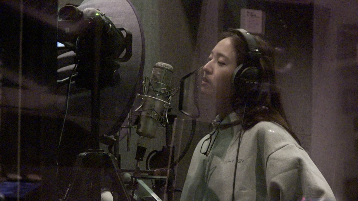 Krystal to Make Solo Debut with 'Solitary' on November 27