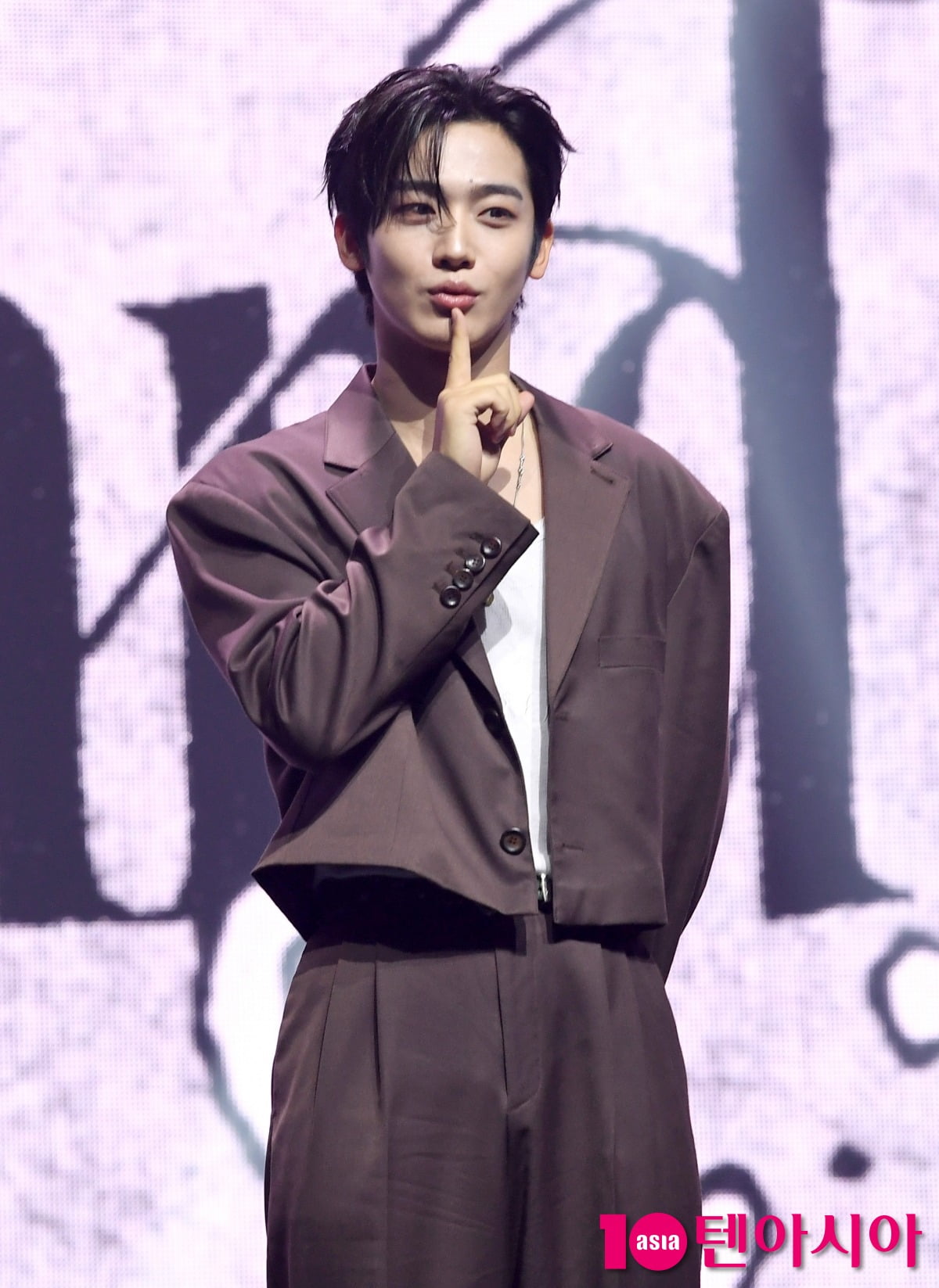 Kim Yo-han: From Idol to Actor, Overcoming Challenges and Expanding His Career