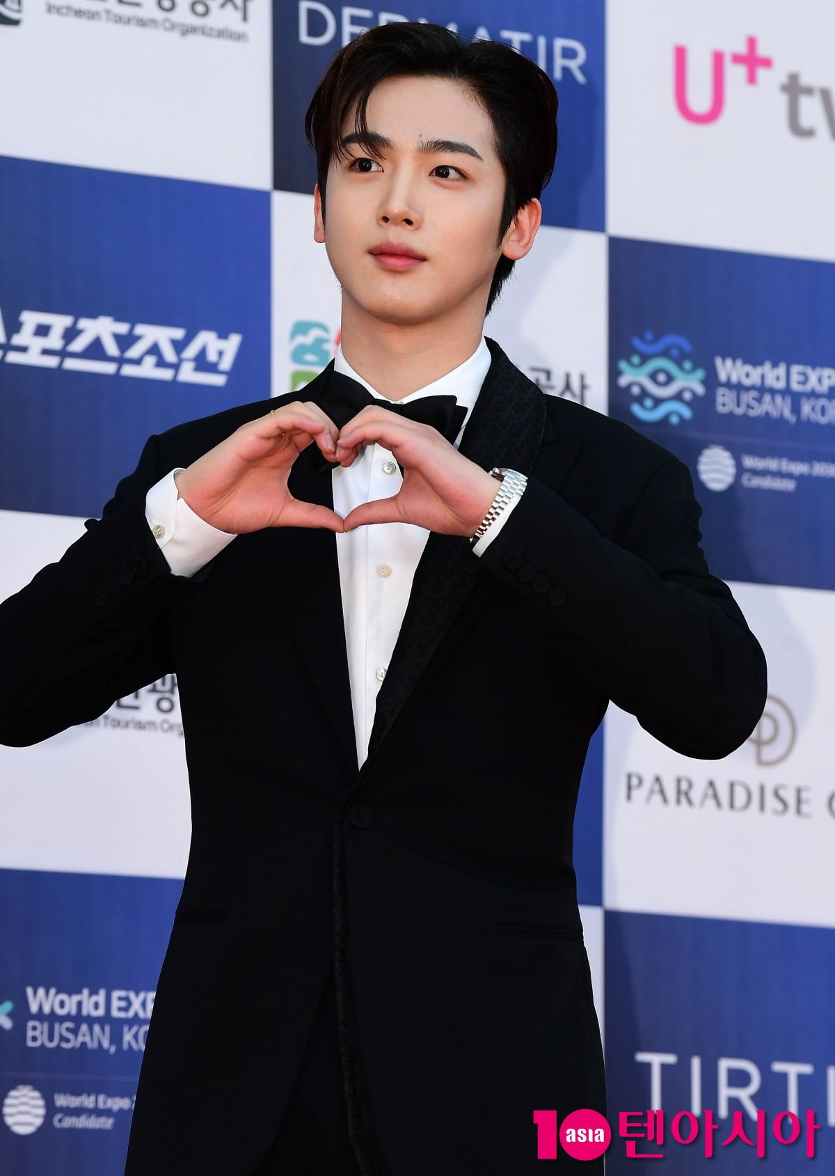 Kim Yo-han: From Idol to Actor, Overcoming Challenges and Expanding His Career