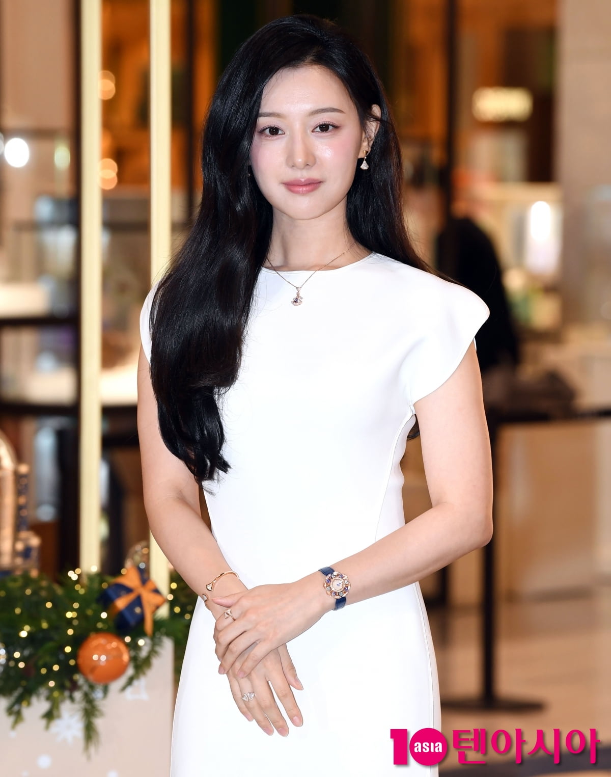 キム・ジウォン、BVLGARIホリデーイベントで優雅な姿を披露