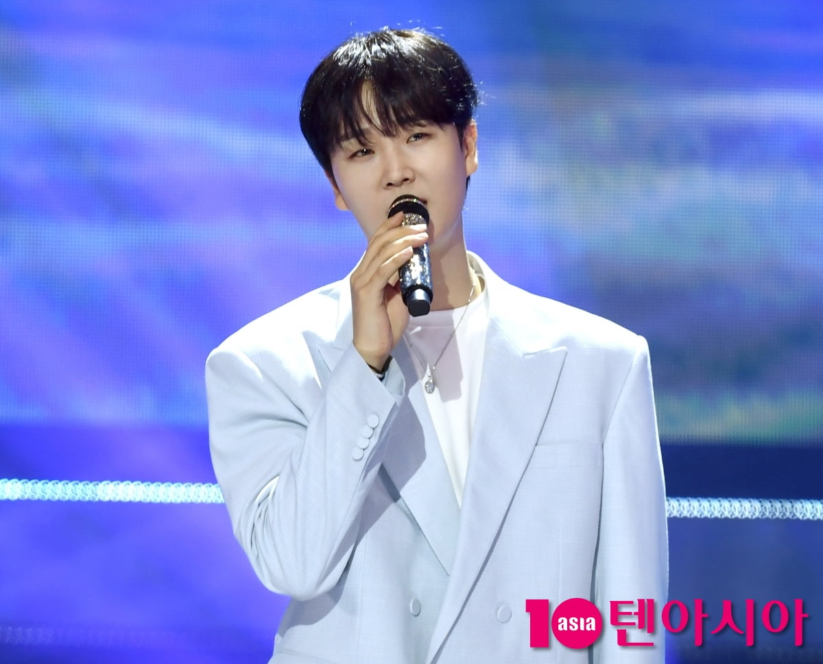 Song Min-jun Tops Poll as Most Desired Ski Trip Companion Among Male Trot Singers