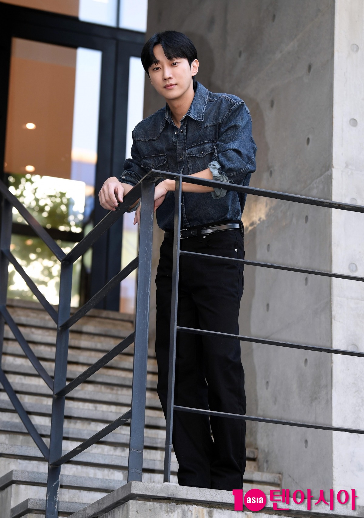 Jinyoung Reflects on His Role in 'Ms. Incognito' and His Dynamic with Co-star Jeon Yeo-been