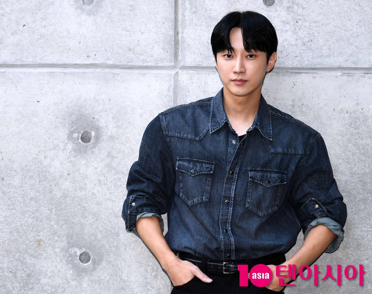 Jinyoung Reflects on His Evolving Acting Career and New Challenges