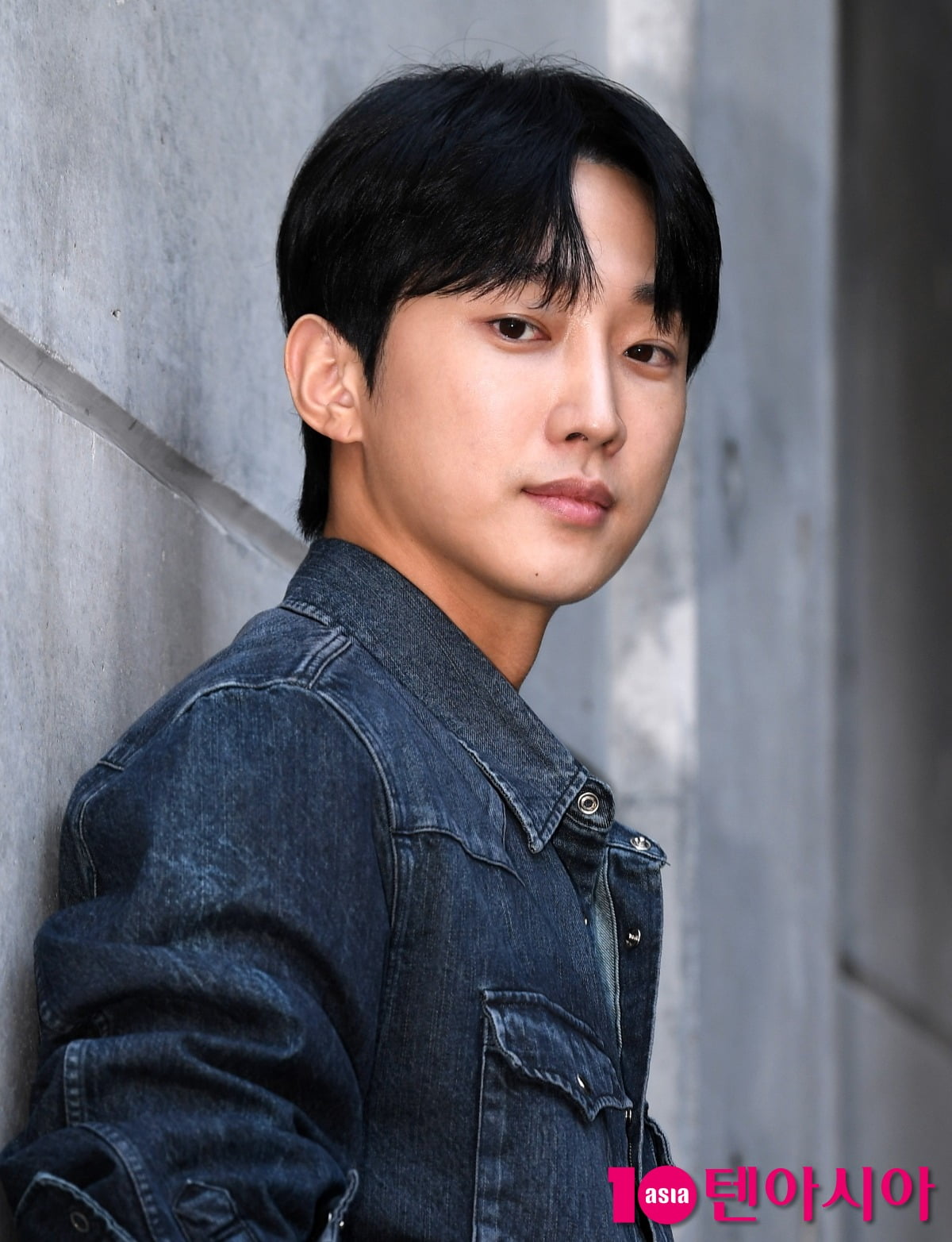 Jinyoung Reflects on His Evolving Acting Career and New Challenges