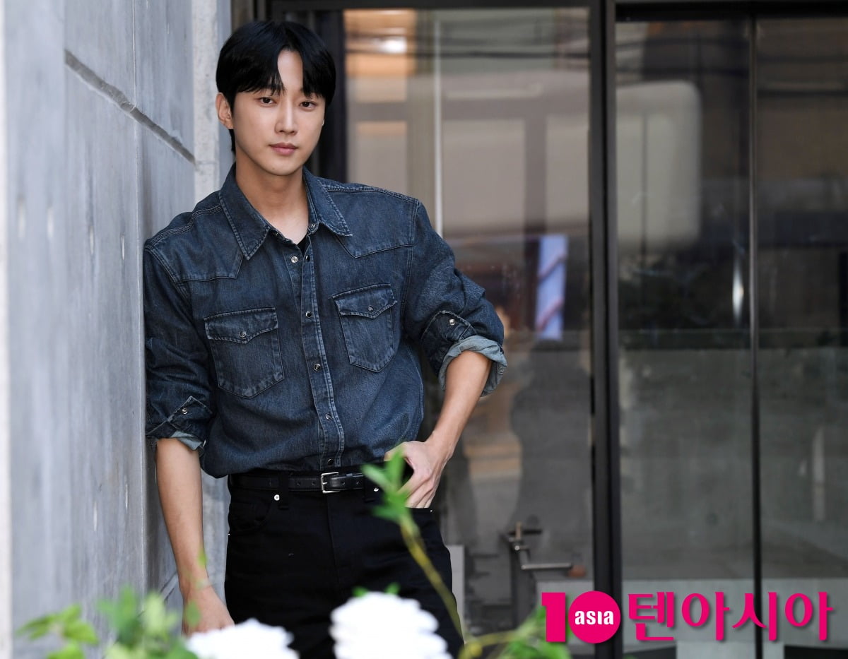 Jinyoung Reflects on His Evolving Acting Career and New Challenges