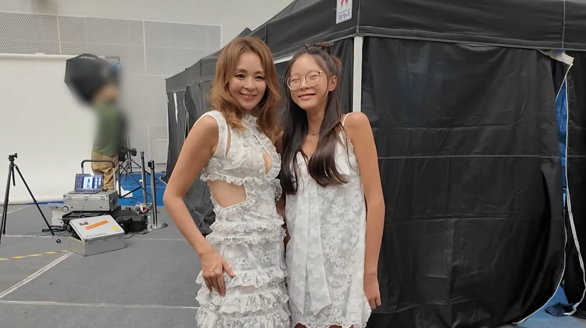 ヤノシホ、15年ぶりのランウェイで娘サランのモデル活動を応援