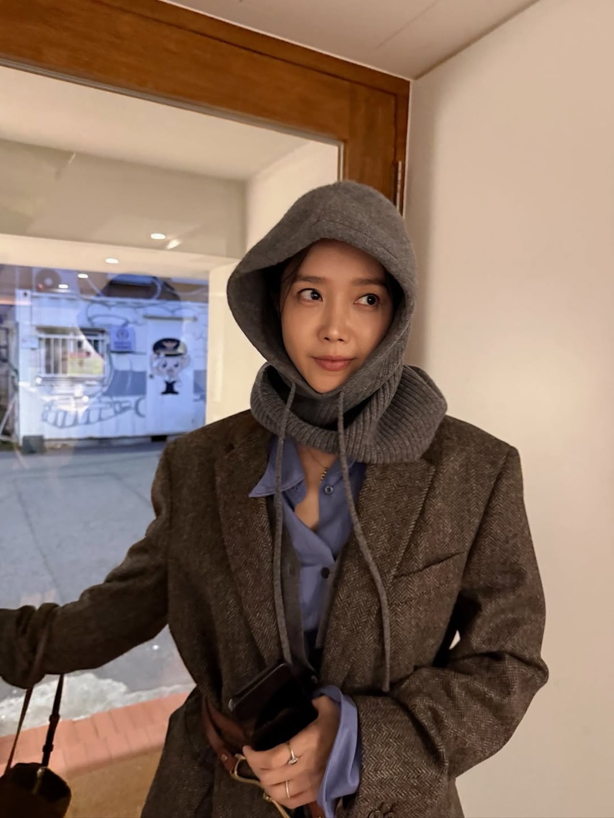 Korean Actress Chae Jung-an Embraces Autumn Vibes in Stylish Instagram Post