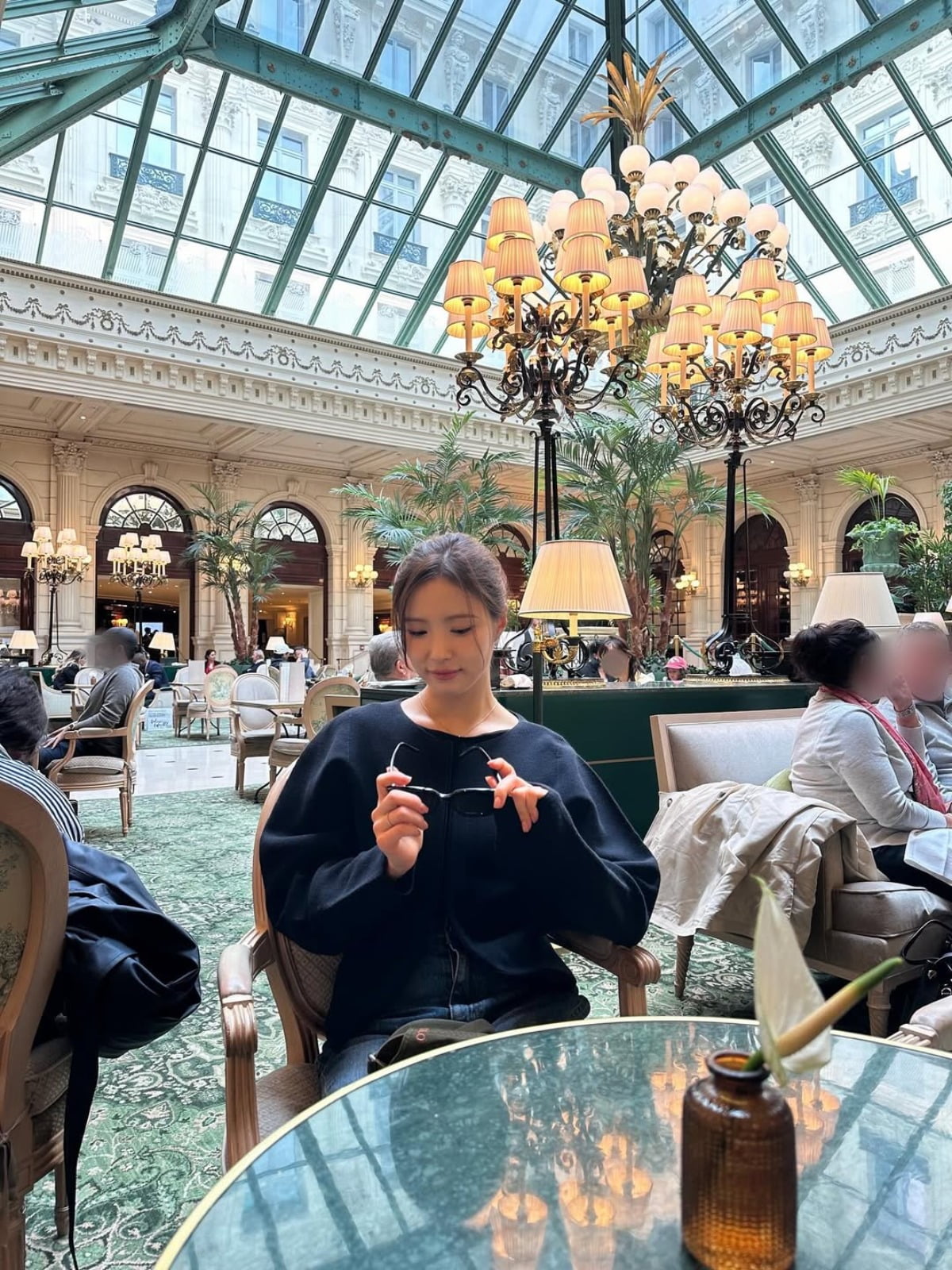 Shin Se-kyung's Elegant Parisian Lifestyle Captivates Fans